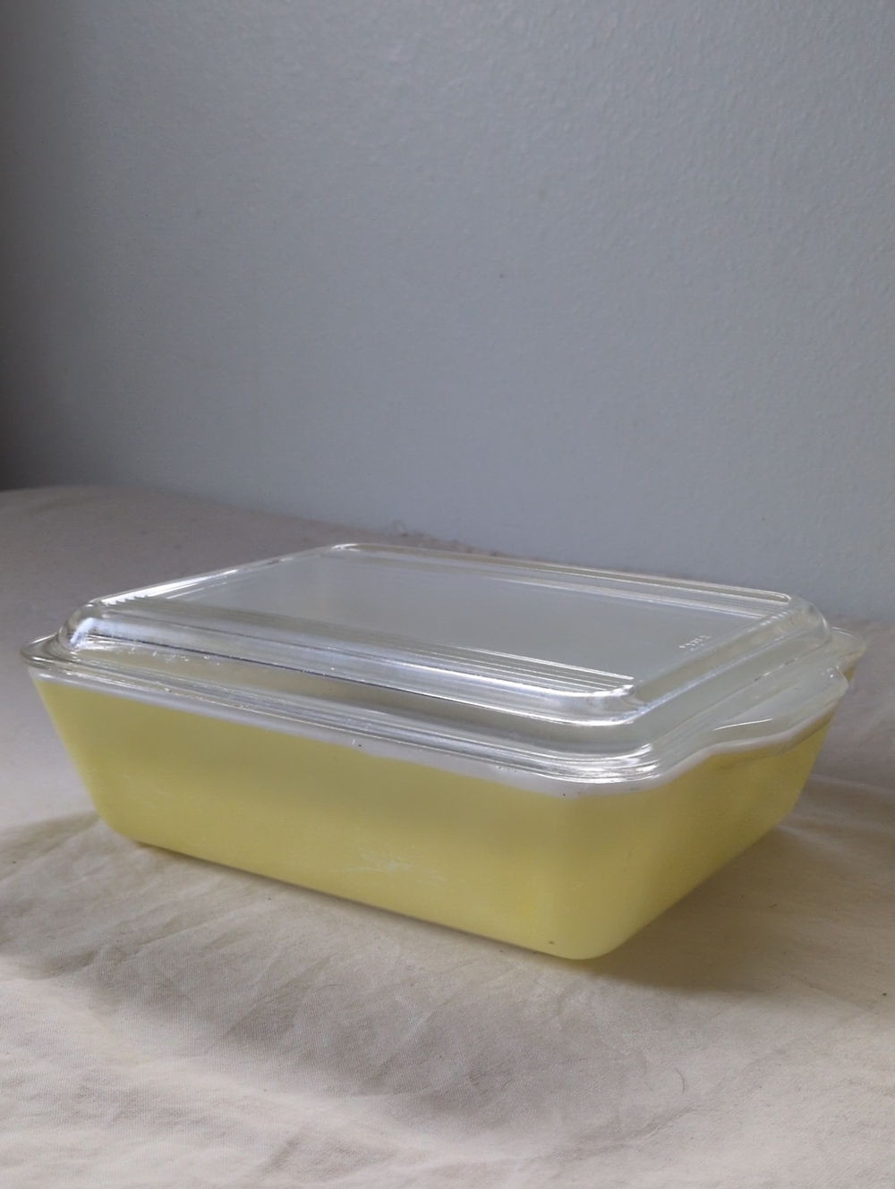 Vintage PyrexYellow Glass Refrigerator Dish with 2 Clear Lids!!